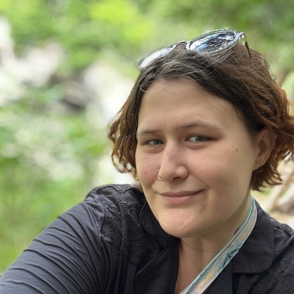 Meet your Posher, Mel - Picture 2 of 2